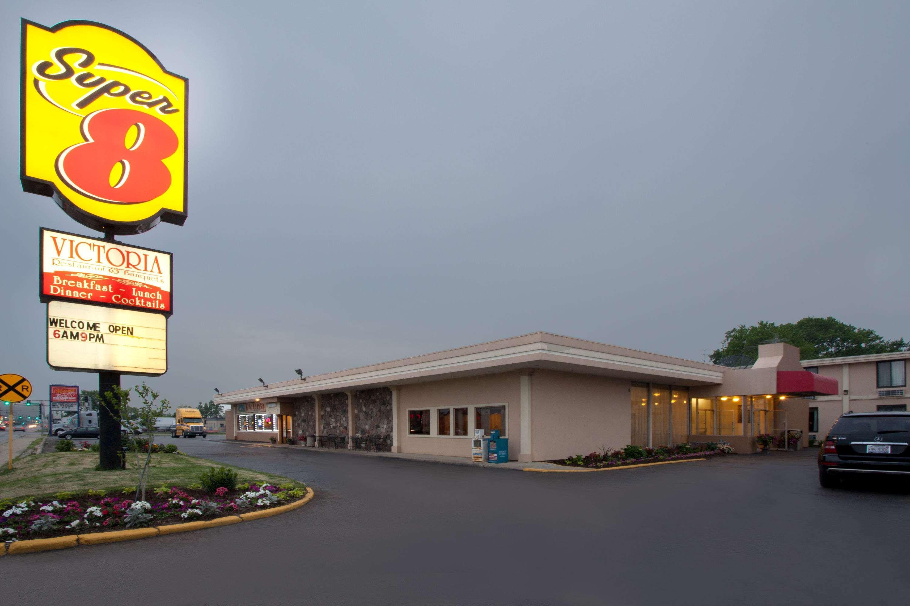 Super 8 By Wyndham Chicago Northlake O'Hare South Dış mekan fotoğraf