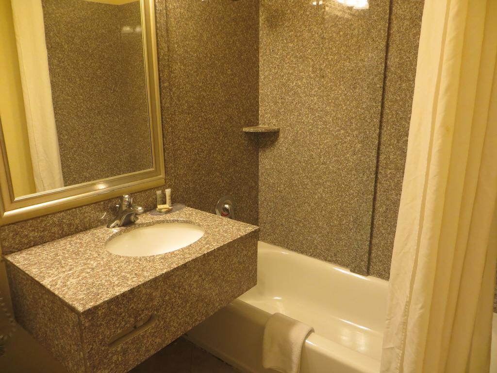 Super 8 By Wyndham Chicago Northlake O'Hare South Oda fotoğraf